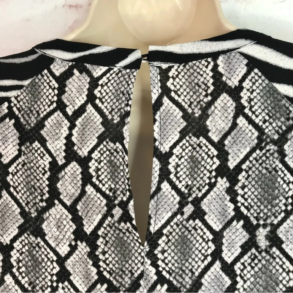 MICHAEL Michael Kors XS Snake Print Keyhole Neck Black & Gray Long Sleeve Blouse